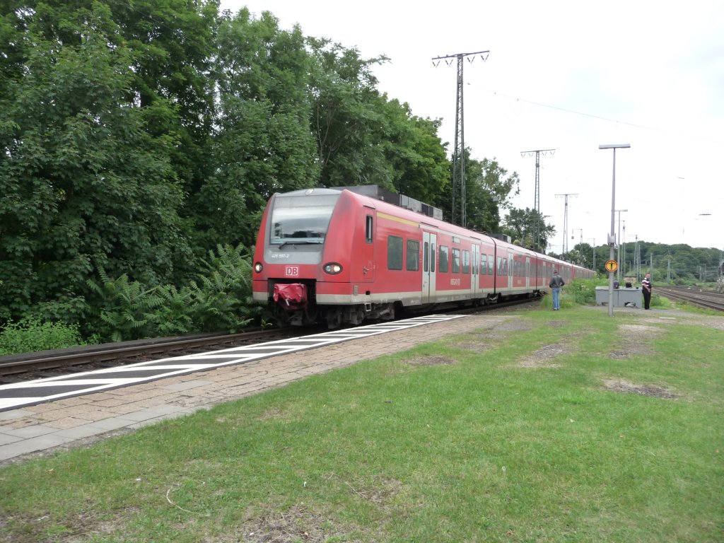 425 097 fhrt am 08.08.2012 in Kln-West ein.
RB48 -> Bonn-Mehlem