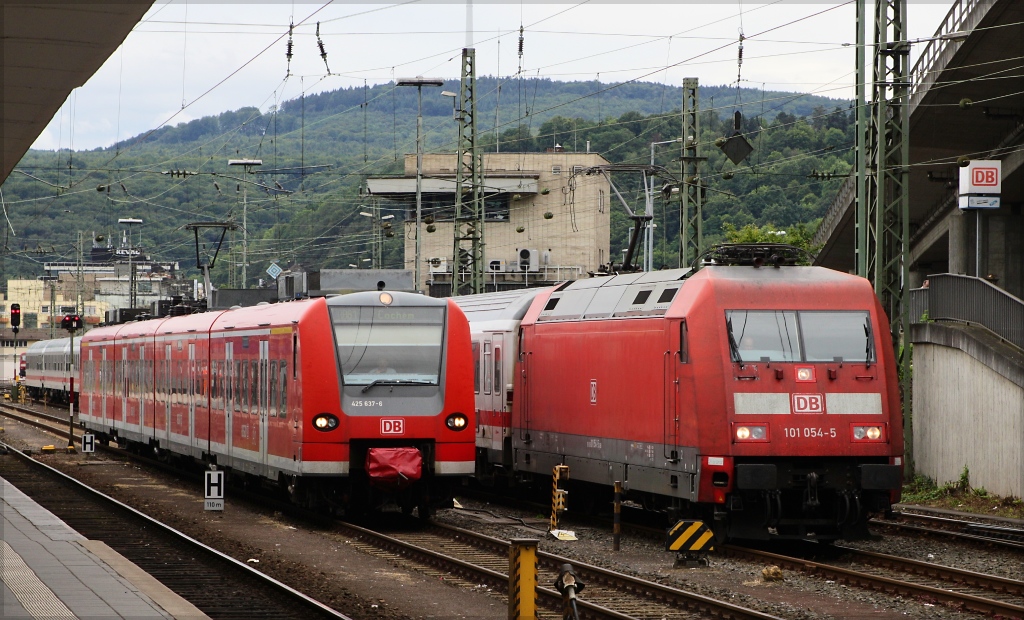 425 137 und 101 054 warten hier auf ihre Bereitstellung am 02.08.12 in Koblenz