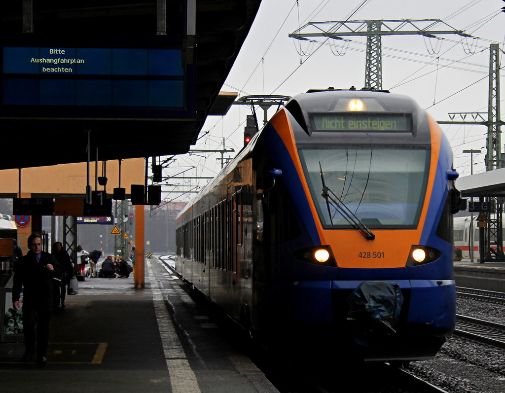 428 001/501 als CAN aus Kassel am 21.12.12 in Fulda