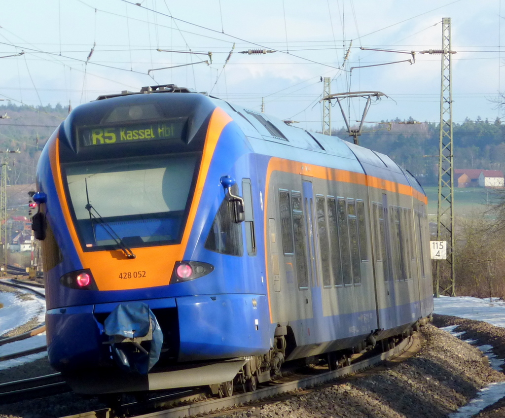 428 052 als CAN nach Kassel am 08.01.11 bei Fulda