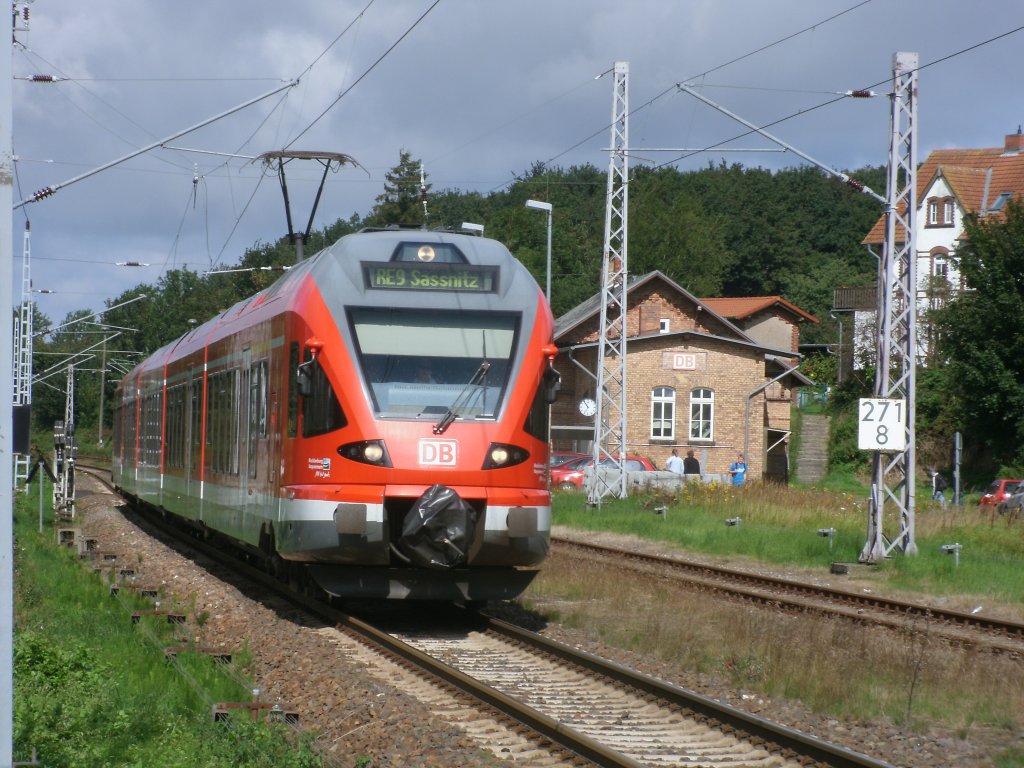 429 027,mit dem RE 13007 Rostock-Sassnitz,auf dem letzten Abschnitt nach Sassnitz,am 20.August 2011,beim Verlassen von Lacken