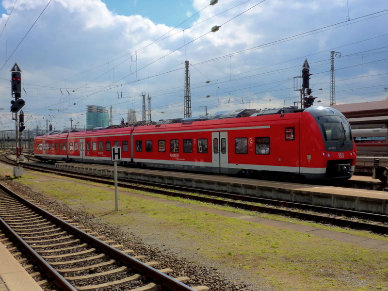 440 305-1 der DB Regio Mainfrankenbahn am 05.04.10 in Wrzburg