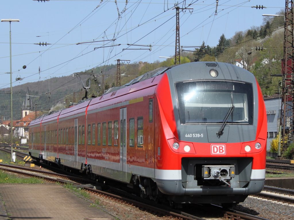 440 539 als RB nach Wrburg am 10.04.11 in Gemnden