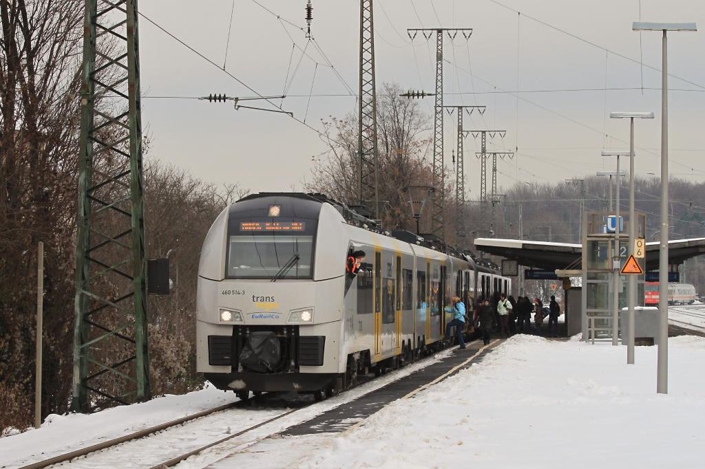 460 014 auf dem Weg nach Koblenz beim Zwischenhalt in Kln West am 28.12.10