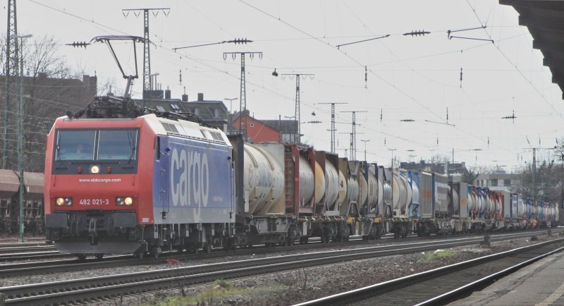 482 021 mal in einer etwas anderen Art fotografiert (27.02.2010,Kln West)