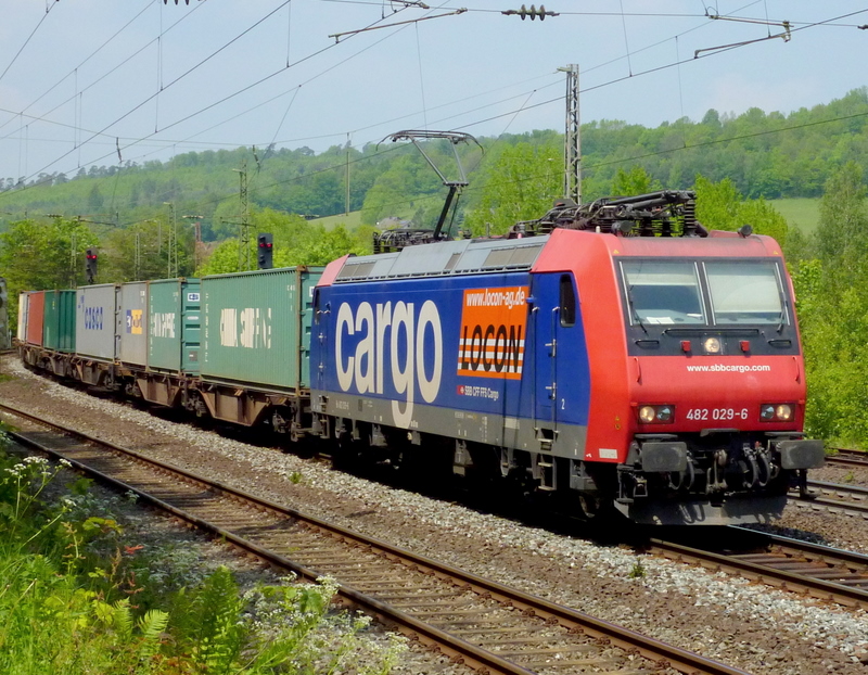 482 029-6 mit Containerzug am 29.05.10 in Jossa