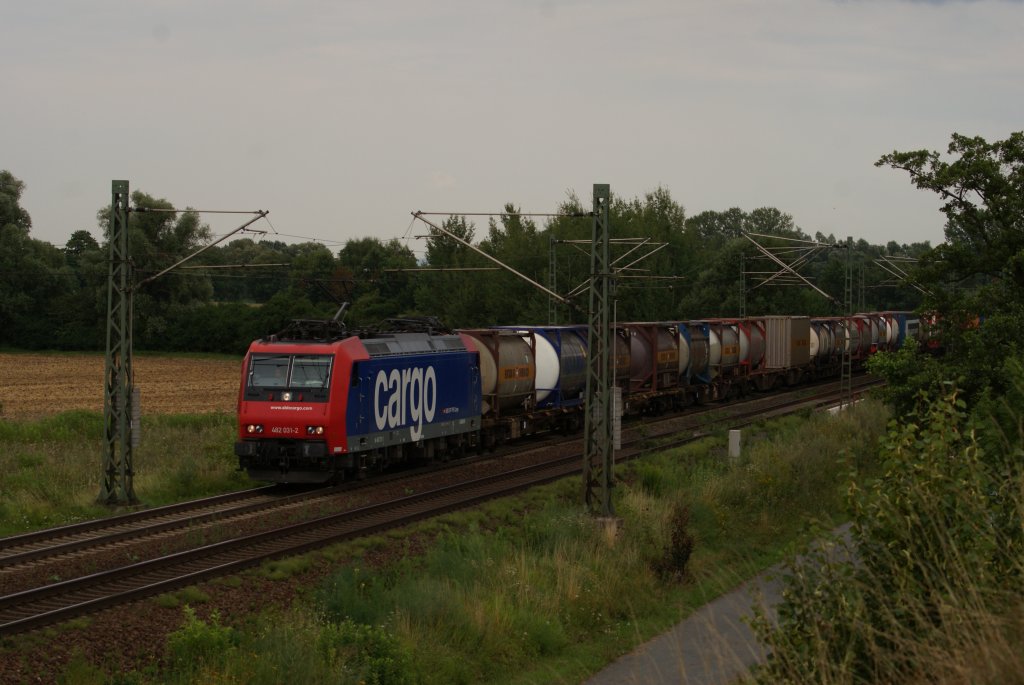 482 031-2 mit einem Containerzug in Nauheim (bei Gro Gerau) am 03.08.2010