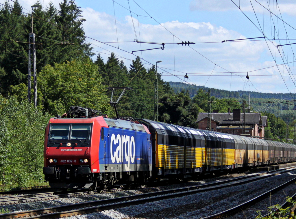 482 032-0 mit ARS-Zug am 02.08.11 in Jossa