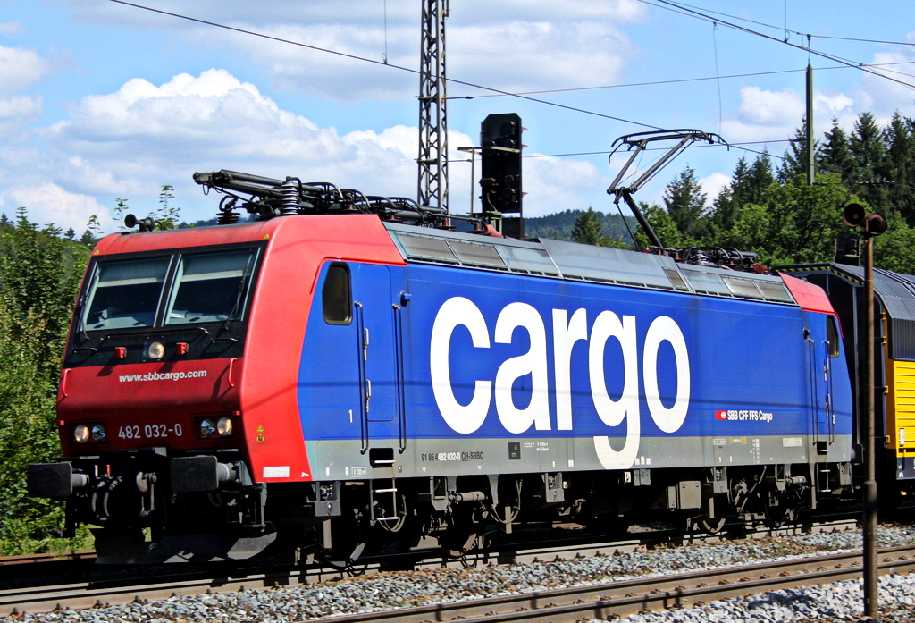 482 032-0 mit ARS-Zug am 02.08.11 in Jossa

