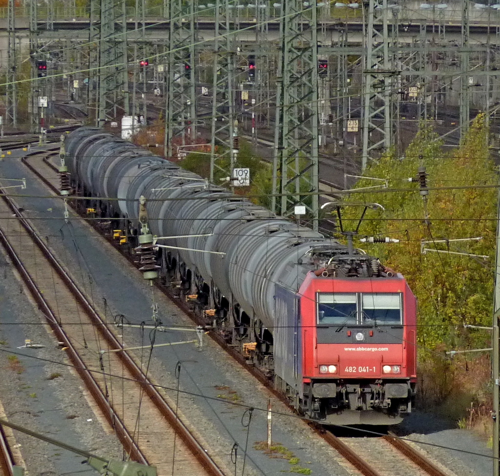 482 041-1 mit Kesseagen am  24.10.10 im Gbf Fulda