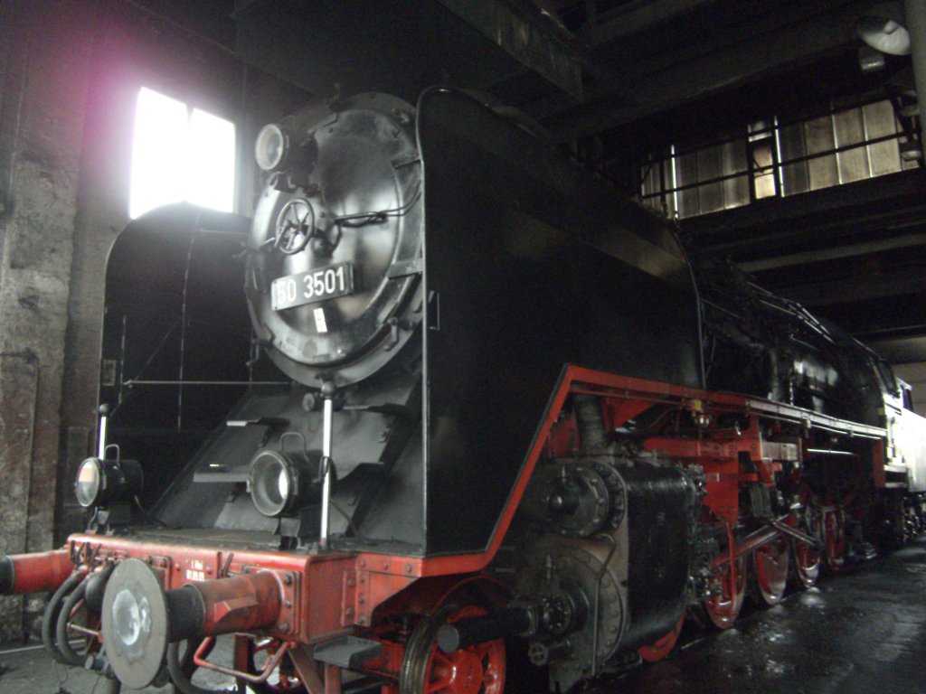 50 3501 im Lokschuppen des DLW Meiningen