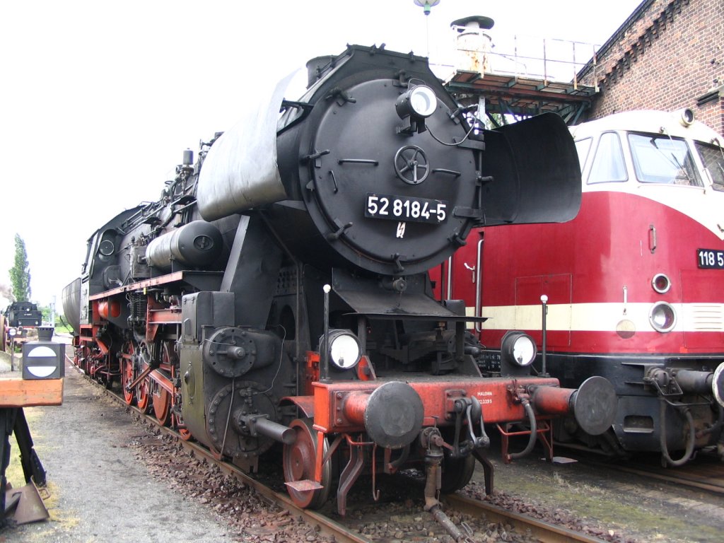 52 8184-5 auf dem BW gelnde von Stafurt. Mai 2005