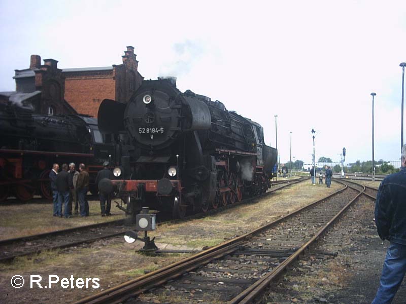 52 8184-5 wartet auf den Einsatz vor dem Fotogterzug. Mai 2006