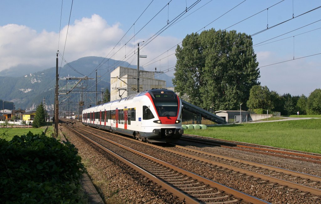 523 011-5 als S 2 nach Zug am 08.09.07 bei Brunnen