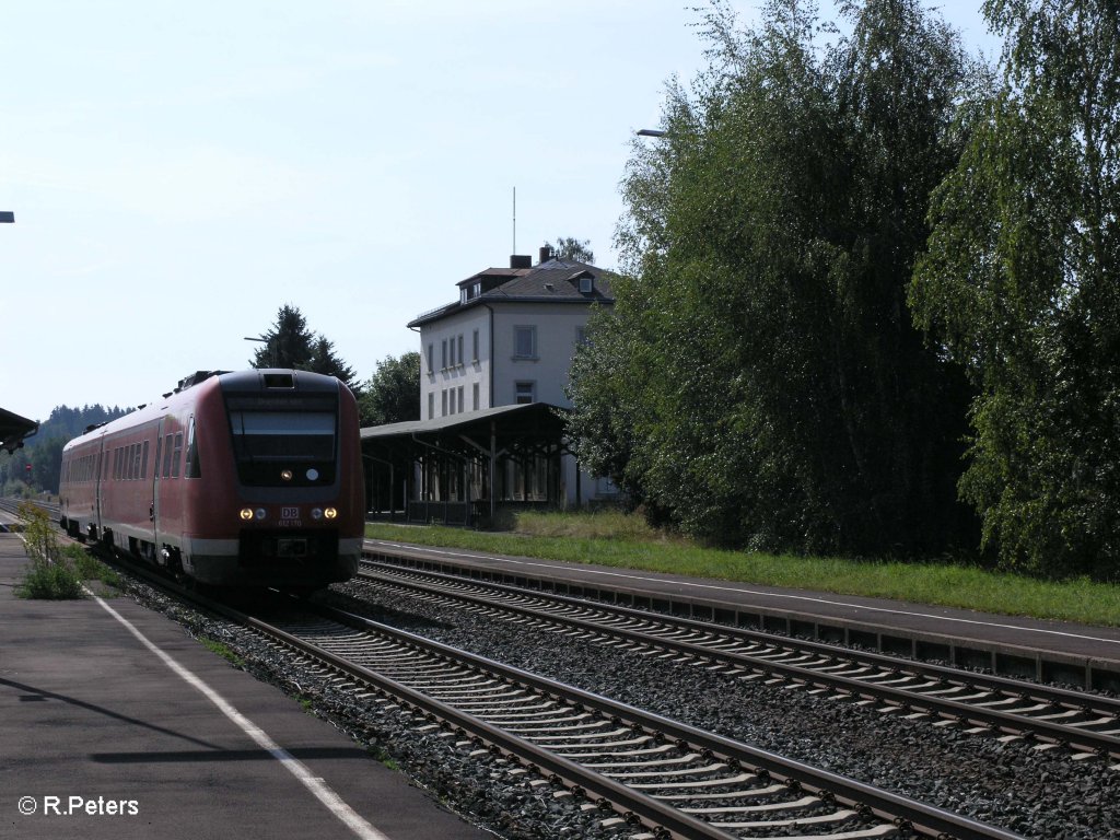 612 170-1 fhrt durch Wunsiedel-Holenbrunn als RE 3449/3789 Dresden. 25.08.09
