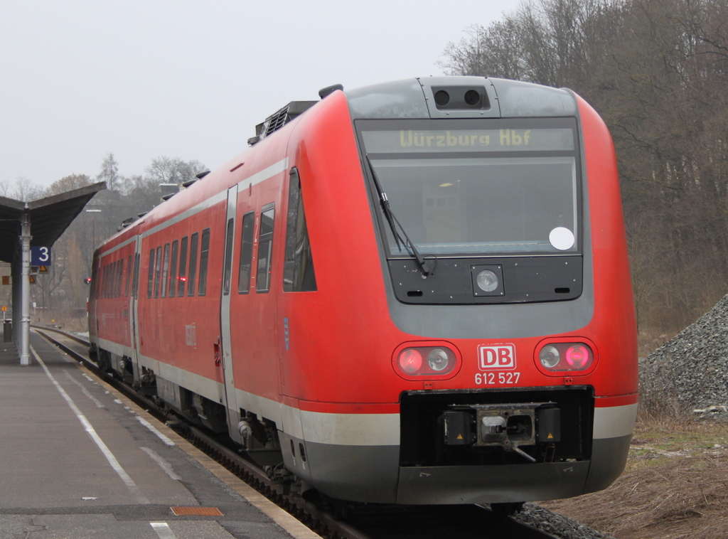 612 527 als RE nach Wrzburg am 17.02.11 in Bad Kissingen

