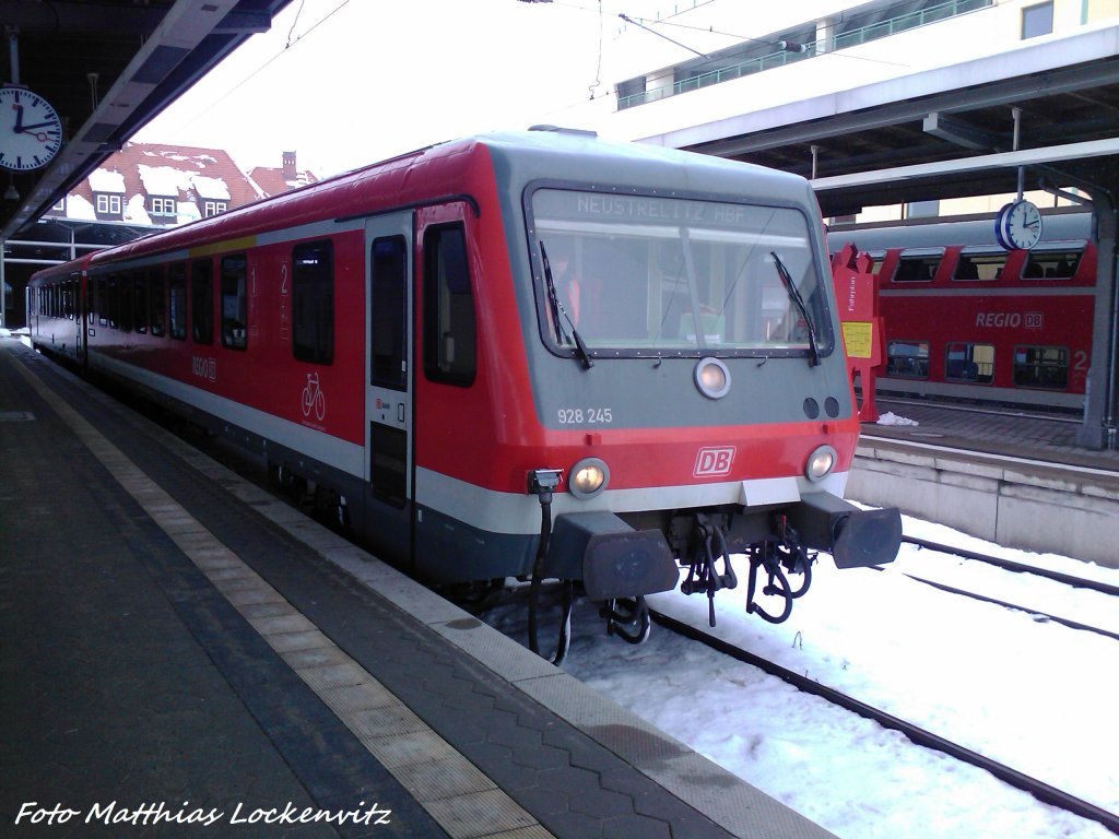 628 245 / 928 245 wurde am 21.3.13 Als RE5 nach Neustrelitz Hbf im Bahnhof Stralsund Hbf bereitgestellt.