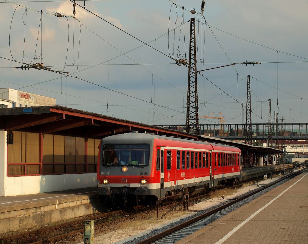 628 343 dieselte als RE 22346 nach Sigmaringen aus dem Ulmer Hbf am 4.8.11.