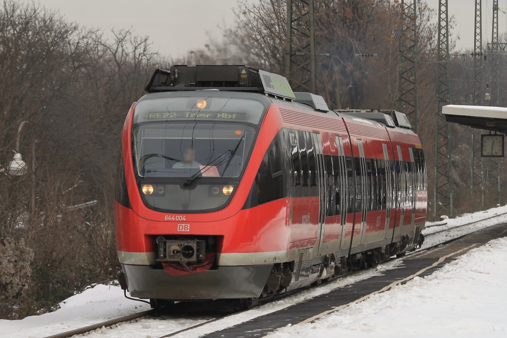 644 004 als RE 22 nach Trier am 28.12.10 in Kln West