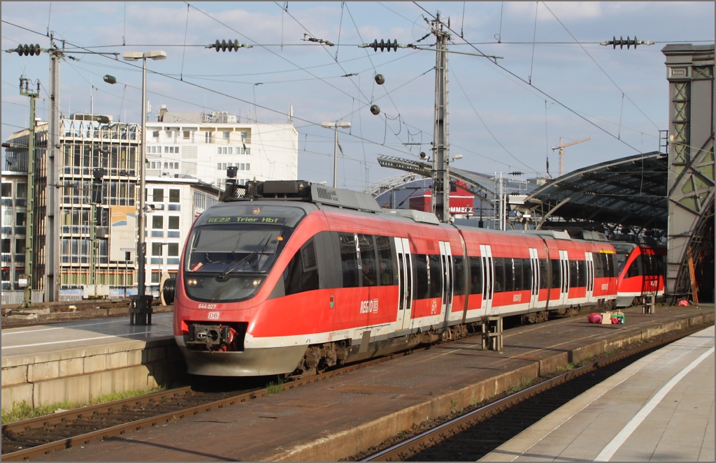 644 027 als RE 22 nach Trier am 17.04.11 in Kln