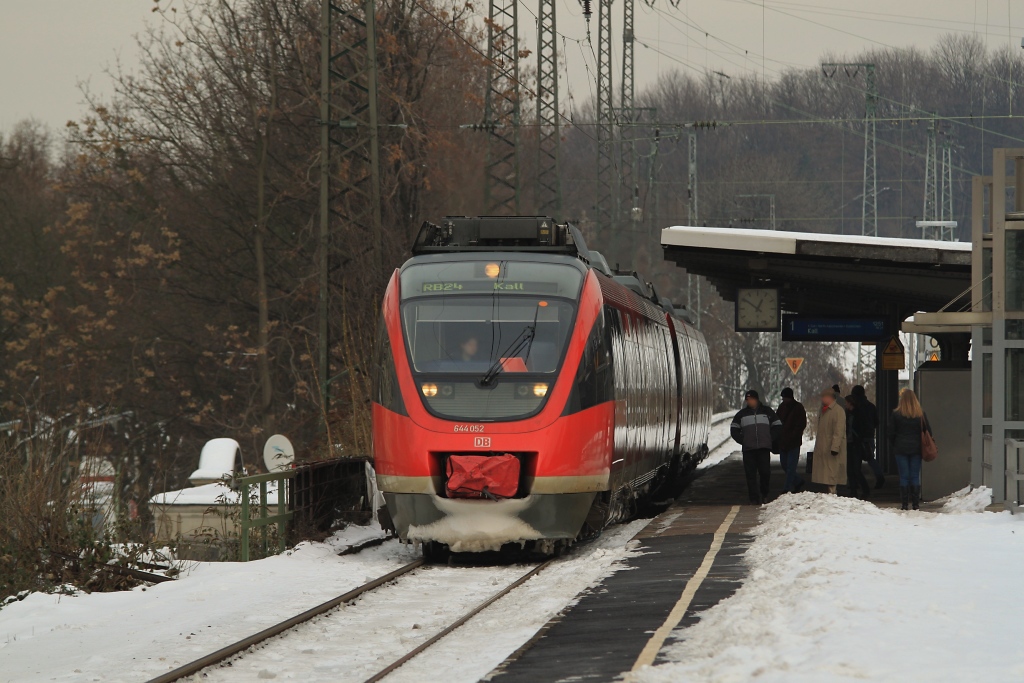 644 052 als RB 24 nach Kall am 28.12.10 in Kln West