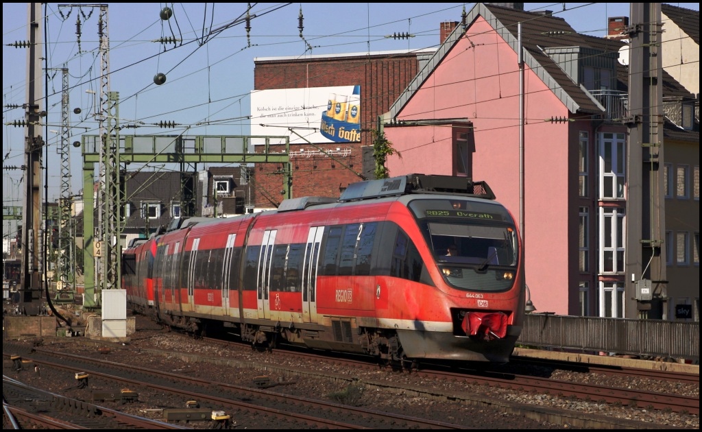 644 063 und 644 047 als RB 25 nach Overath bei der Einfahrt in den Klner Hauptbahnhof. 01.10.11