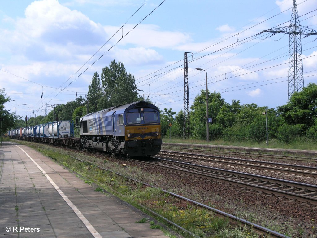 6615 zieht ein Containerzug durch Saarmund in Richtung Schnefeld. 01.06.09