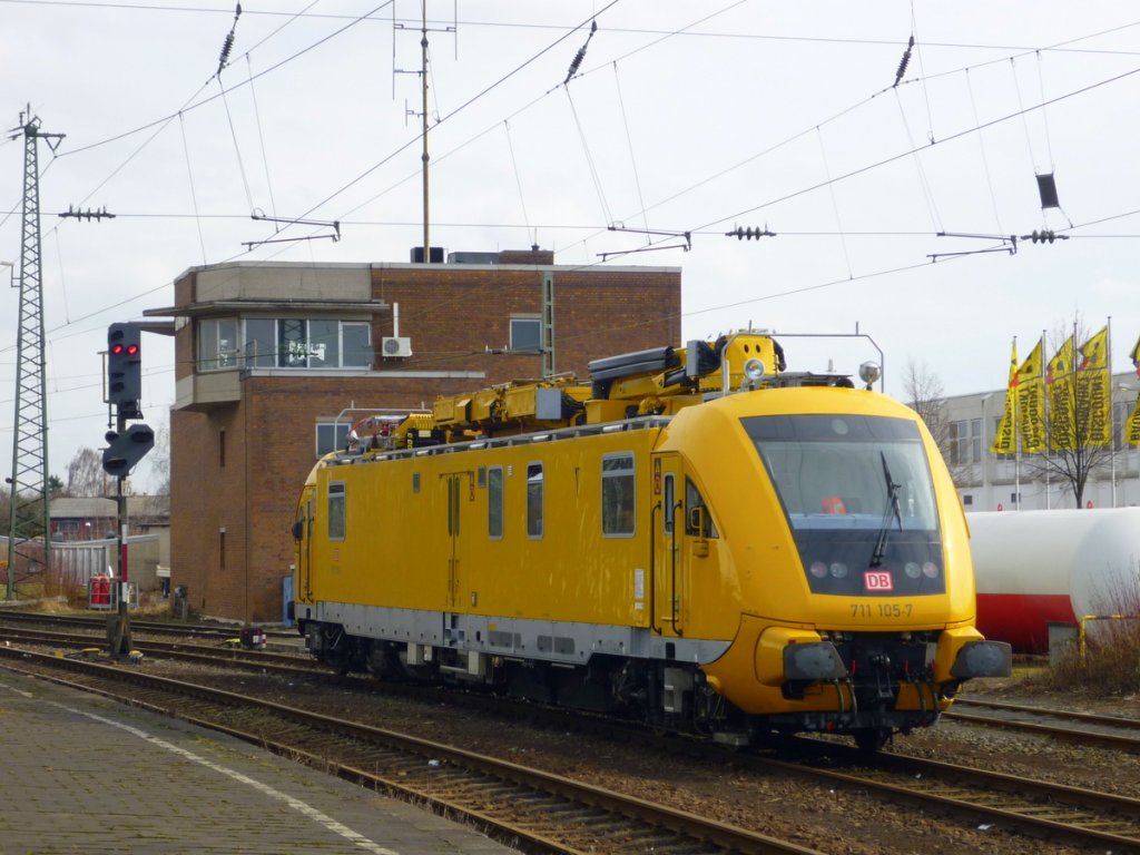 711 105 7 langweilt sich am Neuwieder Stellwerk 
(22.02.2010)