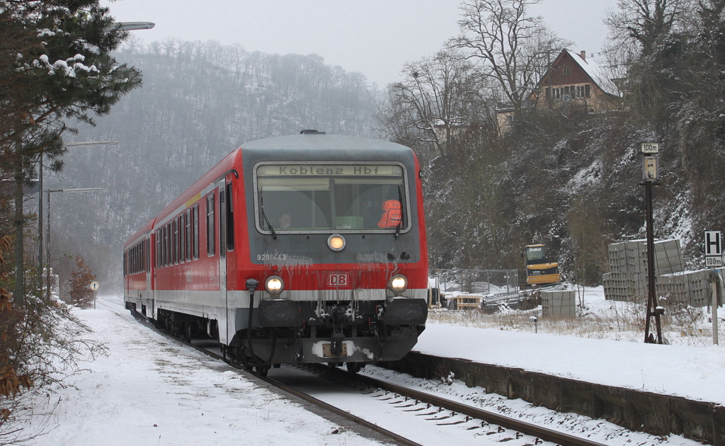 928 443 fhrt am 03.12.2010 als RE von Gieen nach Koblenz Hbf durch Balduinstein 