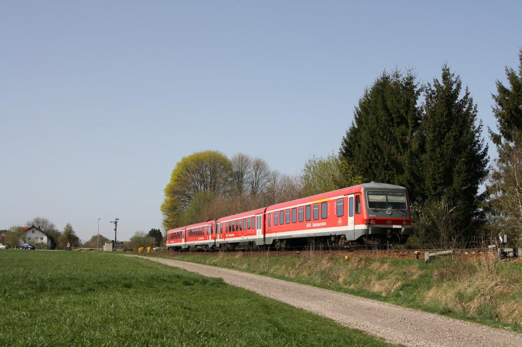 928 565 wurde am 10.04.11 auf der Fahrt nach Mnchen Hbf in Hrlkofen angetroffen.