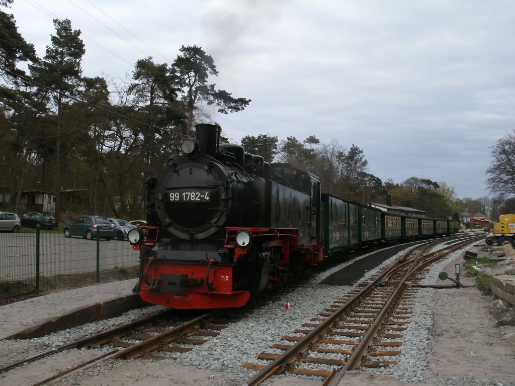 99 1782-4 hatte bis zur Abfahrt 17:58 Uhr,am 27.April 2012,in Ghren auf Gleis 2 noch Pause. 