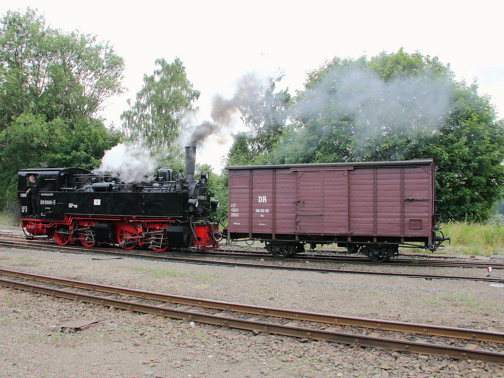 99 5906-5 am 13. Juli 2013 im Bahnhof Benneckenstein.