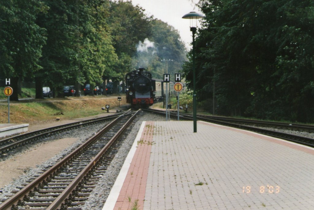 99 783 bei der Einfahrt am 19.August.2003 in den Bahnhof Binz(Gescannt)