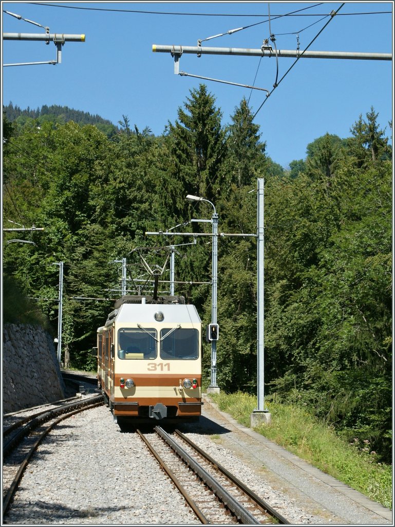 A-L Regionalzug bei der Kreuzungsstation Rennaz.
11. Aug. 2011