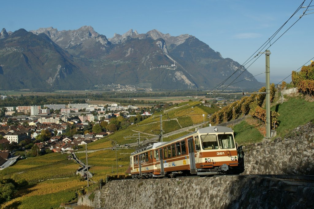 A-L Regionalzug oberhalb von Aigle auf dem Weg nach Leysin.
18. Okt. 2011