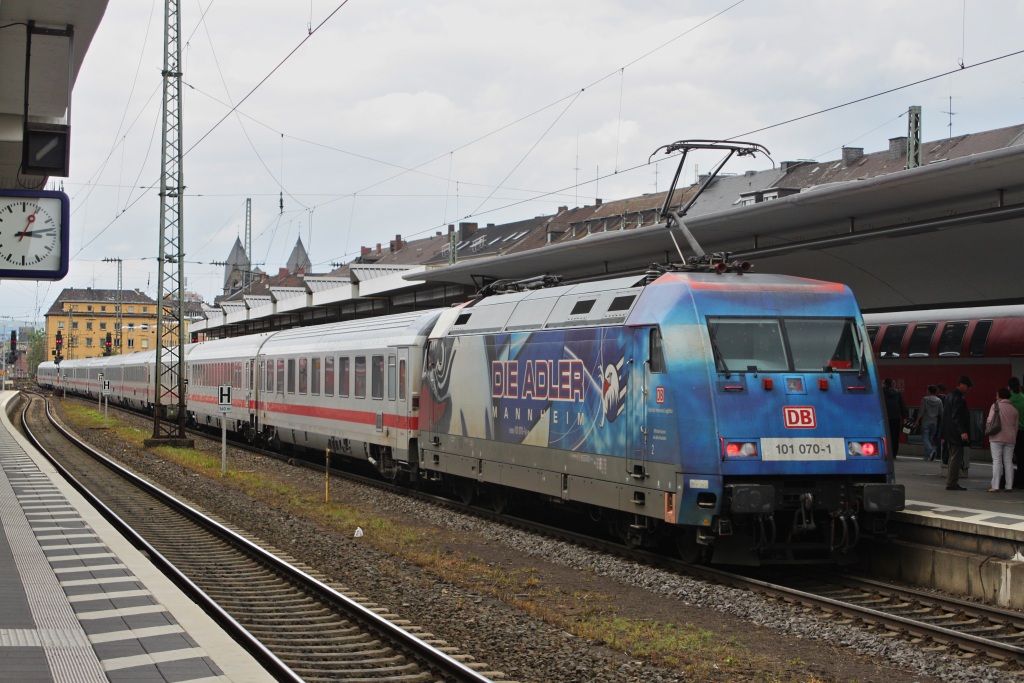  Adler  101 070 mit IC 2026 von Frankfurt a.M. nach Hamburg Altona am 23.07.11 im Koblenzer Hbf