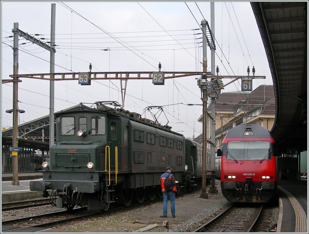 Ae 4/7 10997 und Re 460 in Lausanne. 
1. Mai 2013