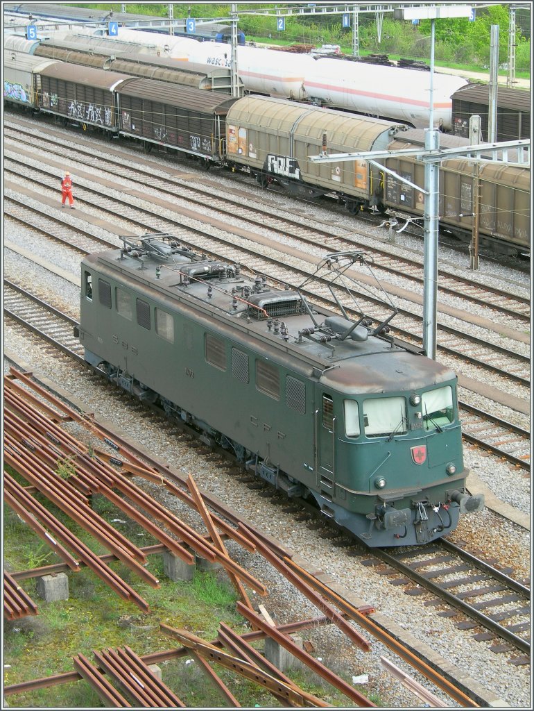 Ae 6/6 im Rangierbahnhof Lausanne Triage. 
27. April 2006