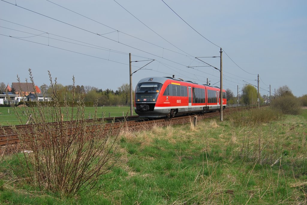 Als RB aus Graal Mritz kommend rollt am 26.04.2010 ein unerkannter 642 durch Bentwisch in Richtung Rostock Hbf.