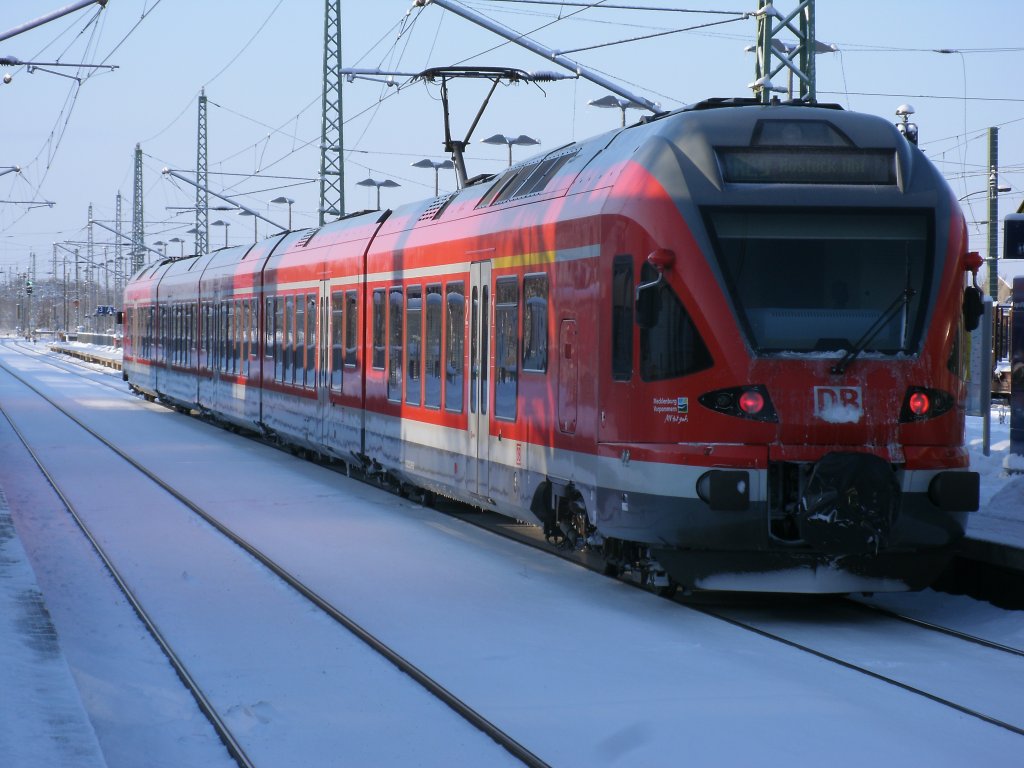 Als RE 13006 Sassnitz-Rostock hielt 429 030-0,am 04.Februar 2012,in Bergen/Rgen.