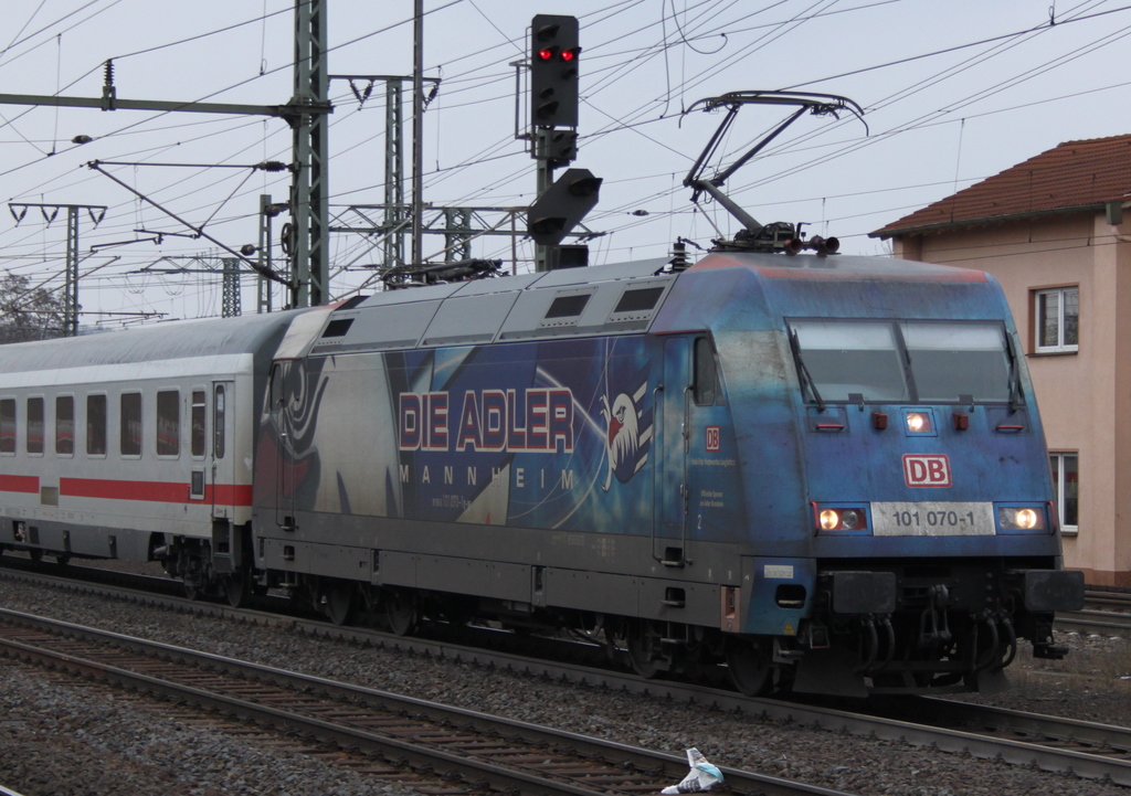 Am 04.03.12 durfte ich zum 1. mal die blaue Seite der 101 070 ablichten! 101 070 mit IC nach Frankfurt Hbf am Ende des Zuges hing 101 101