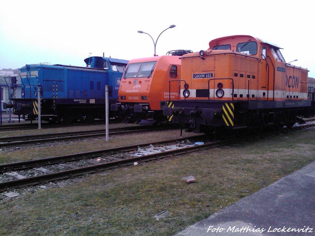 am 11.4.13 stehen im Stralsunder Stadthafen (bei der Getreide AG) PRESS 346 020-3 (345 213-3) / Arcelor 145-CL 002 & Locon 102 (BR 345).