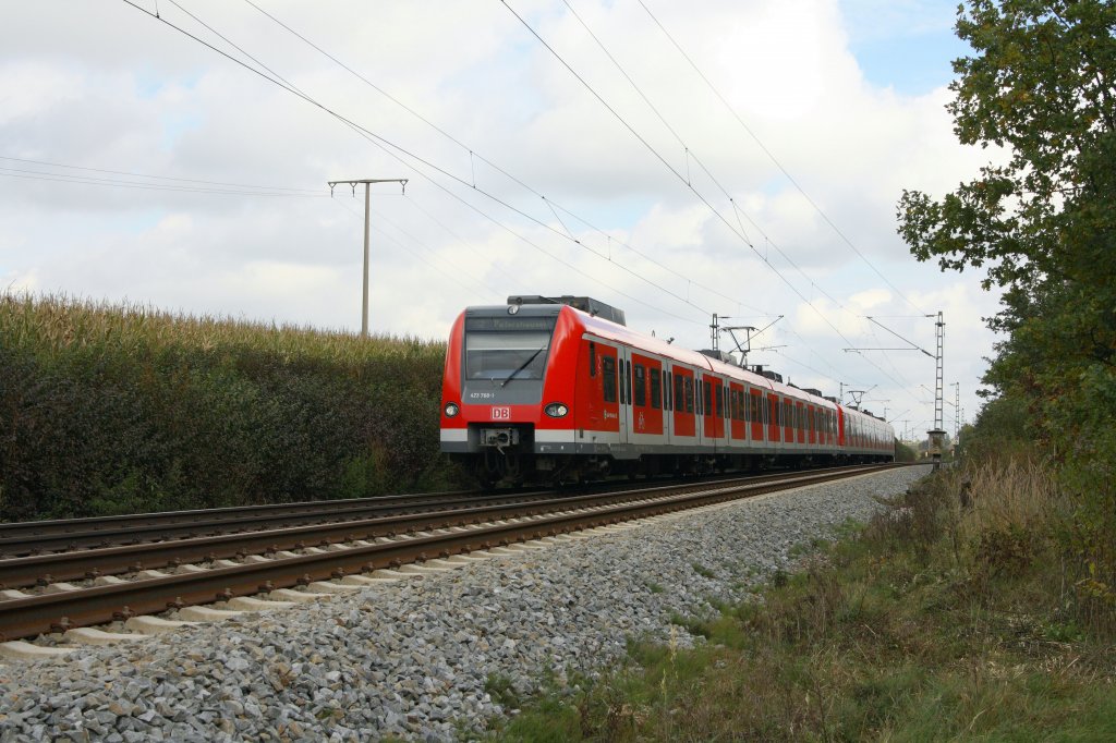 Am 16.10.12 habe ich wiedermal einen  Quietschi  inform von 423 768-1 als S2 nach Petershausen bei Poing fotografiert.