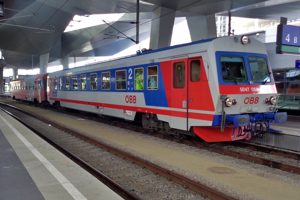 Am 19 September 2017 steht 5047 059 in Wien Hbf.