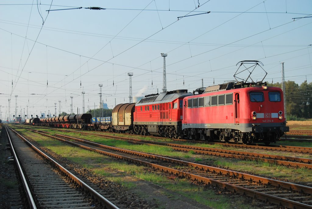 Am 20.09.2009 bespannte die 140 216 einen Zug nach Maschen.Mitgeschleppt wurde die 233 616.