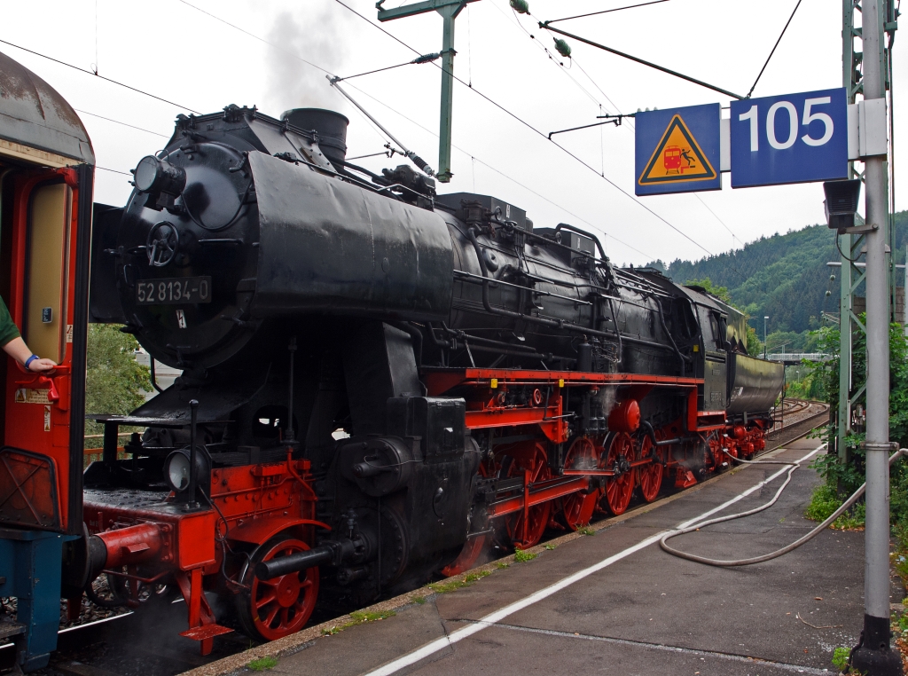 Am 21.08.2011 geht es um kurz nach 8 Uhr in Betzdorf los mit der 52 8134-0  auf die Vier-Fle-Fahrt (Sieg, Dill, Lahn und Rhein), wir fahren mit. Doch zuvor muss die Lok noch Wasser fassen.