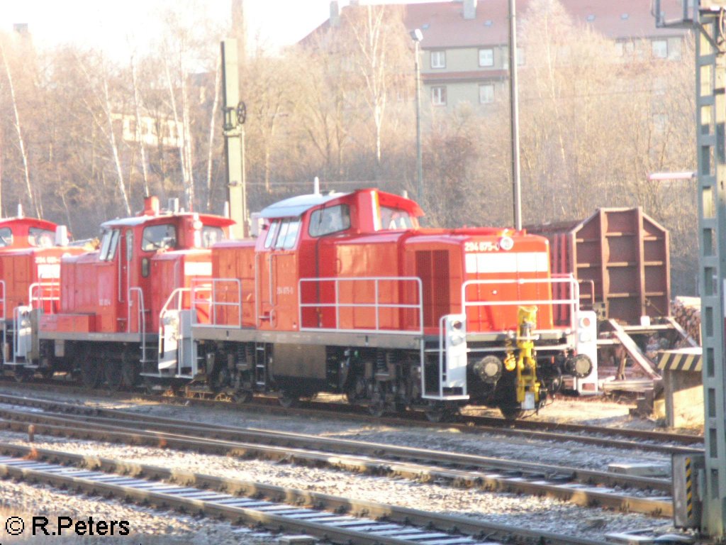 Am 21.12.2007 war 294 675-0 mit einer Schwestermaschine in Marktredwitz abgestellt und wartete auf eine neue Aufgabe. 