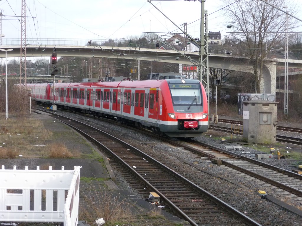 Am 24.02.2010 f�hrt ein 422er-P�rchen mit 422 016 an der Spitze in Wuppertal Oberbarmen ein. S8 -> M�nchengladbach