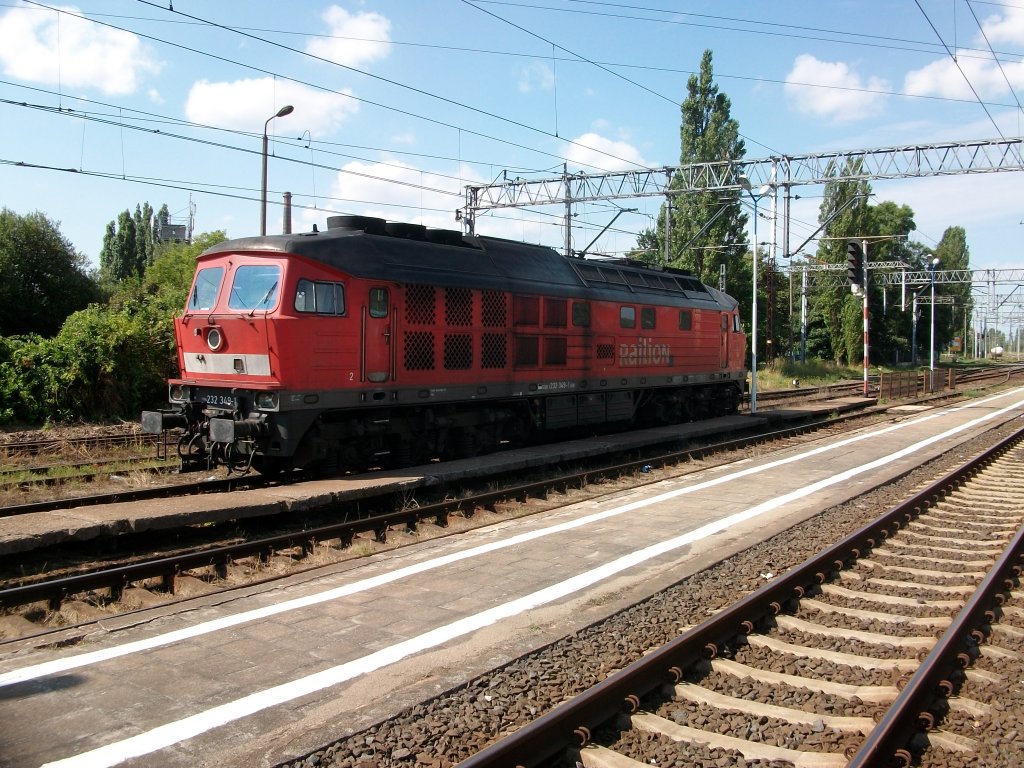 Am 31.Juli 2010 hielt 232 349 am Ausfahrsignal im polnischen Szczecin Gumience.