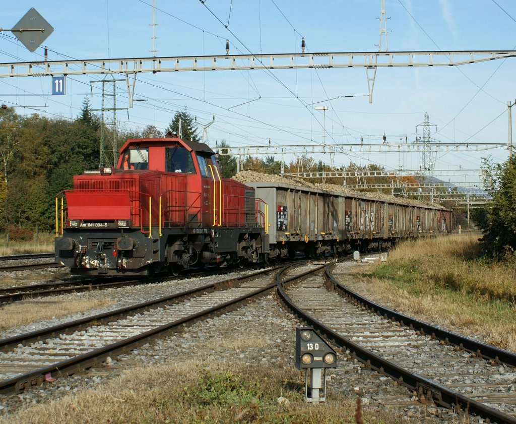 Am 841 004-5 im Zuckerbenverkehr in Roche (VD).
28. Oktober 2009